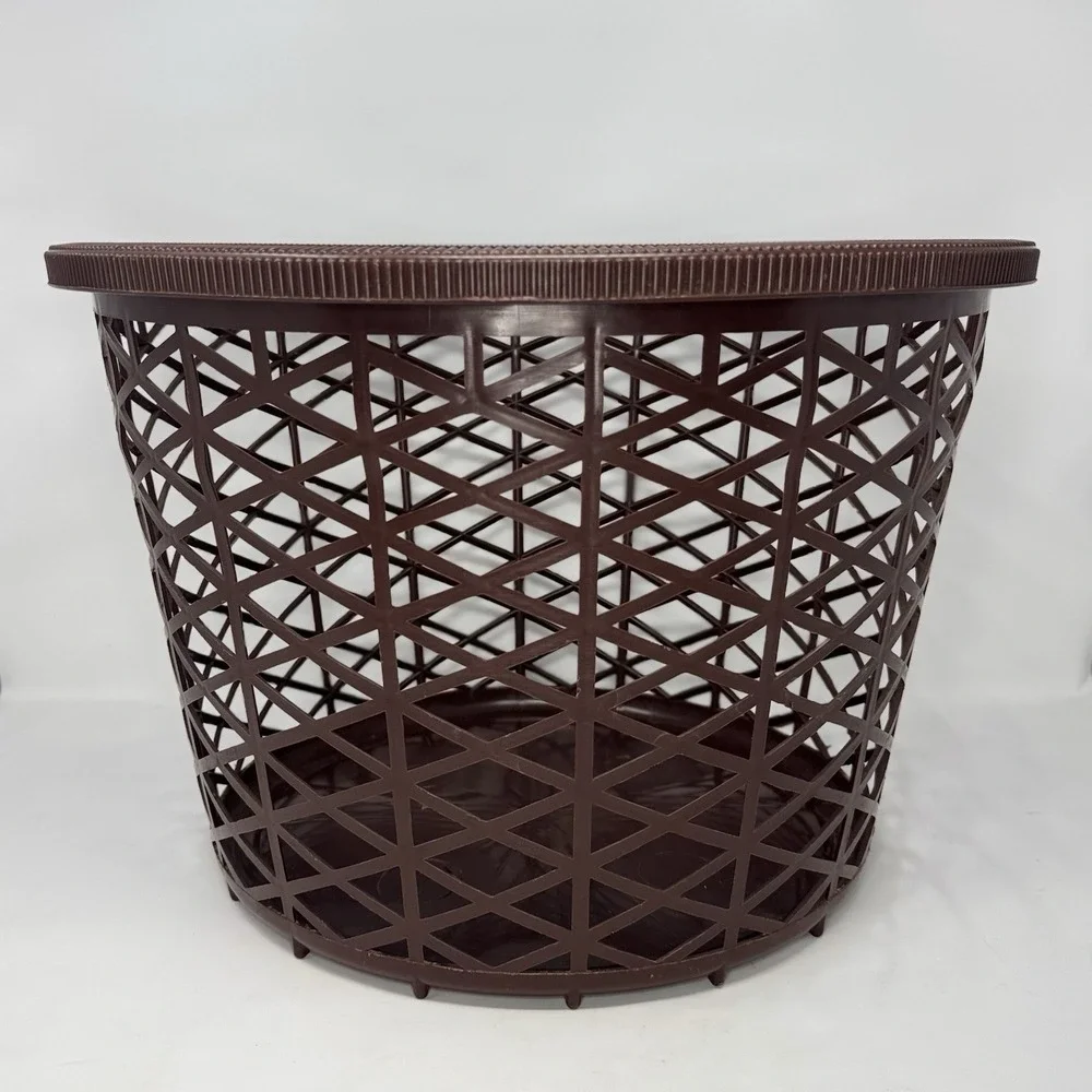 Vintage Action Ind. Inc. Round Laundry Basket 18